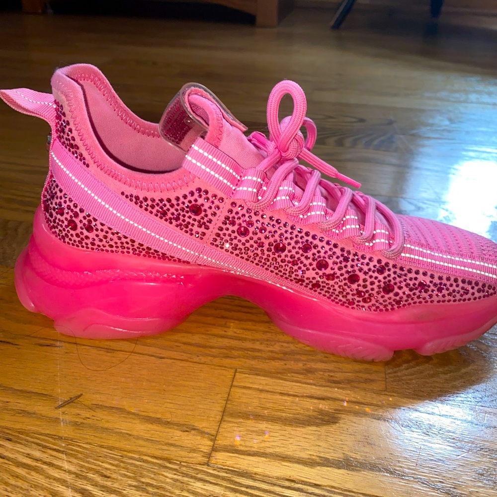 🚨STEVE MADDEN SNEAKERS